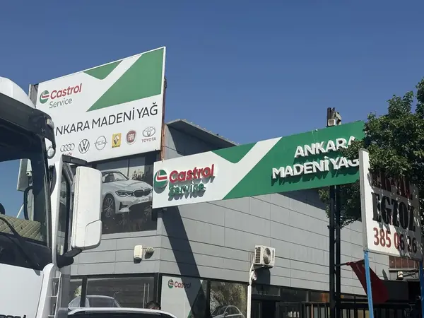 Castrol Service noktası – Binek, ağır vasıta ve iş makinesi yağları tek noktada.
